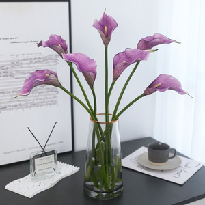 Lys Calla Artificiels Réalistes au Toucher Naturel de 68 cm – Vente en Gros de Fleurs en PU pour Mariages, Événements et Décoration Hôtelière - Product Image 2