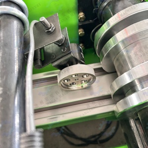 Machine de poinçonnage de profilés entièrement automatique contrôlée par PLC avec engrenages et roulements, puissance 18,5 kW, tension 380 V - Product Image 4