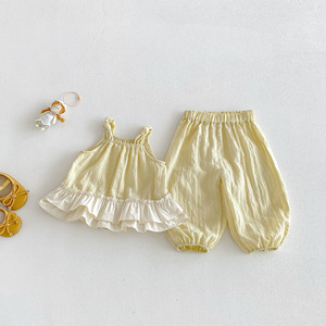 Nouvel ensemble deux pièces d'été tendance pour bébé : gilet simple à volants et pantalon décontracté en coton anti-moustiques, idéal pour toutes les occasions. - Product Image 2