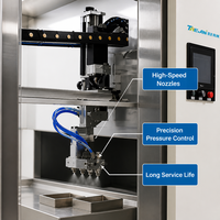 Machine de peinture automatique industrielle à 5 axes pour surfaces de portes et de meubles en bois dans une usine de meubles