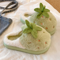 Chaussons d'hiver d'intérieur mignons en forme de fraise, doux et épais, chauds, antidérapants, à plateforme, style mule en coton