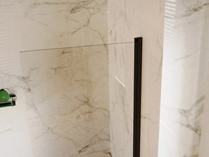 Pantalla <span class=keywords><strong>de</strong></span> bañera <span class=keywords><strong>de</strong></span> pivote <span class=keywords><strong>de</strong></span> vidrio templado transparente con perfil negro y sello <span class=keywords><strong>de</strong></span> Pvc - Product Image 3