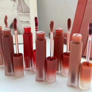 La fábrica ofrece una nueva línea de brillos labiales. Son altamente hidratantes, no se corren y tienen una excelente saturación de color. - Product Image 1