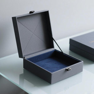 Scatole Regalo Rigide Personalizzate con Logo, Chiusura Magnetica, Goffratura, Laminazione UV, Imballaggio Ecologico in Carta con Inserto - Product Image 2