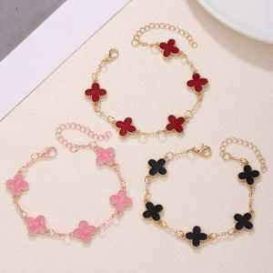 Bracciale Quadrifoglio in Lega Dorata e Nera, Gioiello con Ciondolo per Donna e Uomo, Accessorio di Moda, Lunghezza Standard - Product Image 4