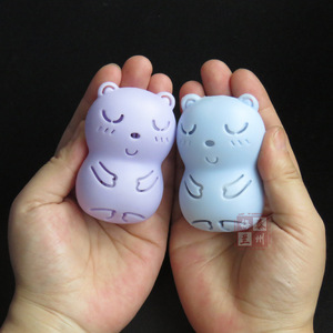 Mini chauffe-mains en forme d'ours, chauffe-mains portables en plastique alimentés par batterie pour usage domestique - Product Image 1