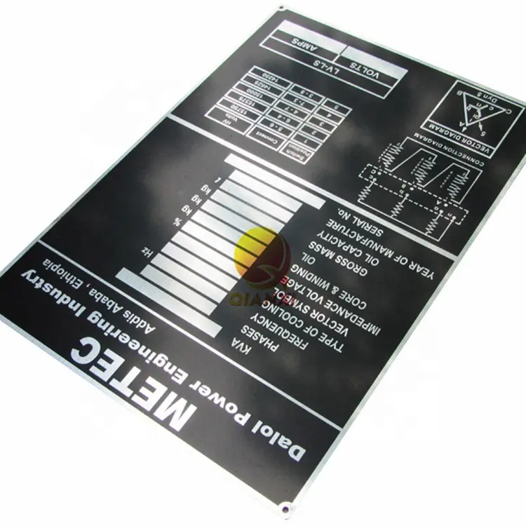 بطاقات أسماء معدنية مطبوعة من الألومنيوم بطاقات أسماء من الفولاذ المقاوم للصدأ محفورة بالليزر مطلية باللون الفضي بطاقات أسماء آلات الألومنيوم