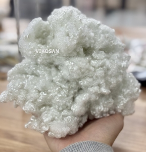 Fibra Sintética de Poliéster Reciclado 15D 64mm, Fibra Siliconada Conjugada Hueca HCS, Fibra Sintética de Alto Volumen para Relleno de Edredones - Product Image 1