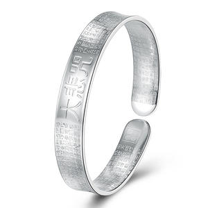 กำไลข้อมือเปิดหัวใจมนต์พุทธแบบแฟชั่นและมินิมอล - Product Image 1