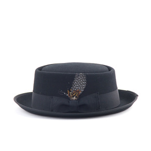 Qianlihua − chapeau en laine pour femmes, doublure <span class=keywords><strong>de</strong></span> <span class=keywords><strong>plume</strong></span>, personnalisé, accessoire <span class=keywords><strong>de</strong></span> cochon noir, style Fedora, vente en gros - Product Image 3