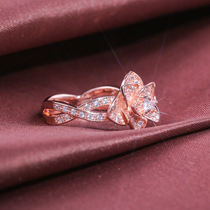 Anello da Donna con Fiore a Rosa, Zirconi Scintillanti, in Lega di Rame, Regolabile, Elegante Stile Nuziale - Product Image 3