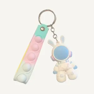 Hot Selling Cartoon Silikon Spielzeug Schlüssel bund Benutzer definierte PVC-Puppe Schlüssel bund Stofftier Schlüssel bund Zubehör Schult asche Anhänger