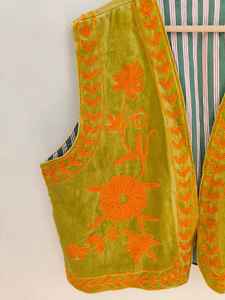 Chaqueta Bomber de Terciopelo con Bordado Hermoso, Hecha a Mano, Estilo Boho Floral, Ecológica, Reversible, para Invierno - Product Image 3