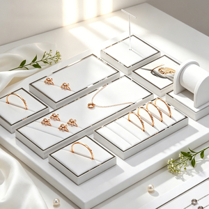 Présentoir à bijoux en métal et PU de luxe léger haut de gamme, accessoires de comptoir pour colliers et bagues pour magasins de détail - Product Image 4