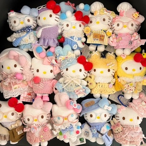 พวงกุญแจตุ๊กตาหมวกแดงนำโชคแบบใหม่ ชุดอุ่นๆ สำหรับฤดูหนาว พร้อมถุงของขวัญลายคิตตี้ - Product Image 1