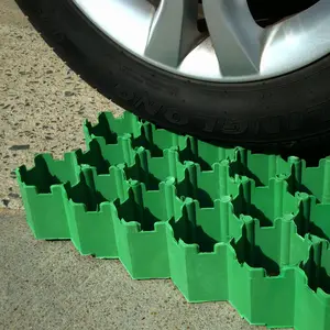 草绿色种植草摊铺机网格5厘米高度环保塑料网格草摊铺机，用于停车场和草坪
