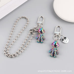 Llavero de coche de astronauta de metal colorido y creativo, cadena de personalidad moderna, accesorios de moda, colgante para bolso de mujer - Product Image 3