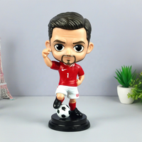 Statue d'étoile de football créative Figurines d'athlètes en résine artisanale Décoration de bureau à domicile Cadeaux souvenirs Vente en gros personnalisée