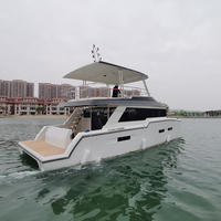Günstiger Preis Glasfaser-Katamaran mit Außenbordmotor Hochleistungs-Kabinen-Fischerboot Leistungsstarker Katamaran Schnellboot
