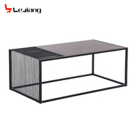 Table basse convertible en bois moderne avec puzzle classique en forme de triangle, échantillon gratuit