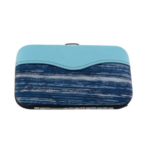 Ensemble de manucure et pédicure en acier inoxydable de six pièces de 11 <span class=keywords><strong>x</strong></span> <span class=keywords><strong>6</strong></span> cm avec coupe-ongles <span class=keywords><strong>7</strong></span> en 1, kits de coupe portables - Product Image 3