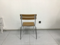 Chaise de restaurant marron foncé avec cadre arrière chromé pour bistro