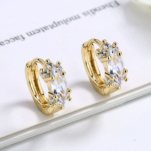 Pendientes de tuerca de moissanita VVS GRA de corte redondo con diseño de cola de pez de líneas simples, rellenos de oro de 14K, joyería de uso diario para mujer - Product Image 3