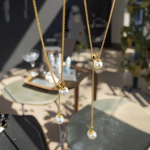 Collier réglable en acier inoxydable plaqué or pour femme, style féminin, avec perle d'eau douce naturelle et pompon, design mignon - Product Image 4