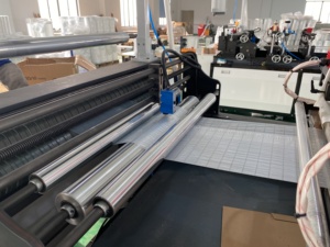 Pansatec nuova macchina per la produzione di rotoli di sacchetti a colonna con cuscino d'aria gonfiabile automatico - Product Image 5