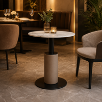 Mobilier moderne pour café et restaurant, design d'intérieur personnalisé avec bar à café, tables à manger, sièges et mobilier de salon