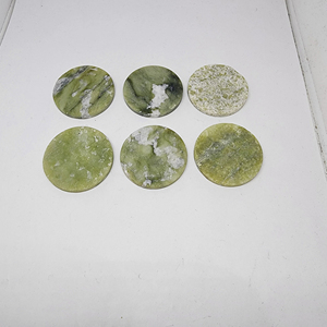 Venta al por mayor de piezas redondas de jade Xiuyan [boho] de gran demanda, cristal, atracción de la riqueza, piedra decorativa, virutas de piedra en bruto talladas - Product Image 1
