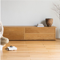 Meuble TV sur mesure en bois massif avec porte coulissante, console multimédia en chêne et noyer, unité de divertissement à profil bas