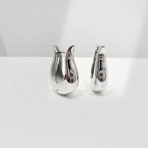 Boucles d'oreilles créoles classiques en laiton en forme de U, plaqué rhodium, géométriques, élégantes, style occidental, pour femmes, prix d'usine - Product Image 1