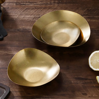 Assiette plate vintage en acier inoxydable épaissi de forme irrégulière, écologique et durable, pour desserts et plats occidentaux