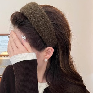 ที่คาดผมผ้าพลัฌสีน้ำตาลกาแฟสำหรับผู้หญิง ฤดูใบไม้ร่วง ฤดูหนาว เหมาะสำหรับงานปาร์ตี้ งานหมั้น หรือเป็นเครื่องประดับผม - Product Image 4