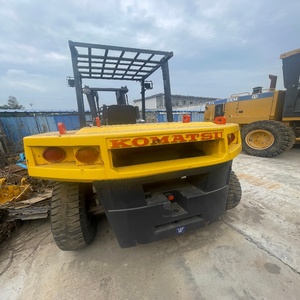 Chariot élévateur diesel Komatsu 8T 4x4 d'occasion en promotion avec déplaceur latéral hydraulique et moteur Caterpillar - Machine de construction robuste et performante - Product Image 5