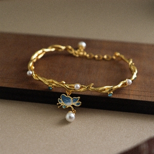 <span class=keywords><strong>Bracelet</strong></span> élégant de style vintage avec motif papillon en émail goutte d'huile et <span class=keywords><strong>perles</strong></span> simulées, décoration de main simple et de haute qualité pour femmes - Product Image 4