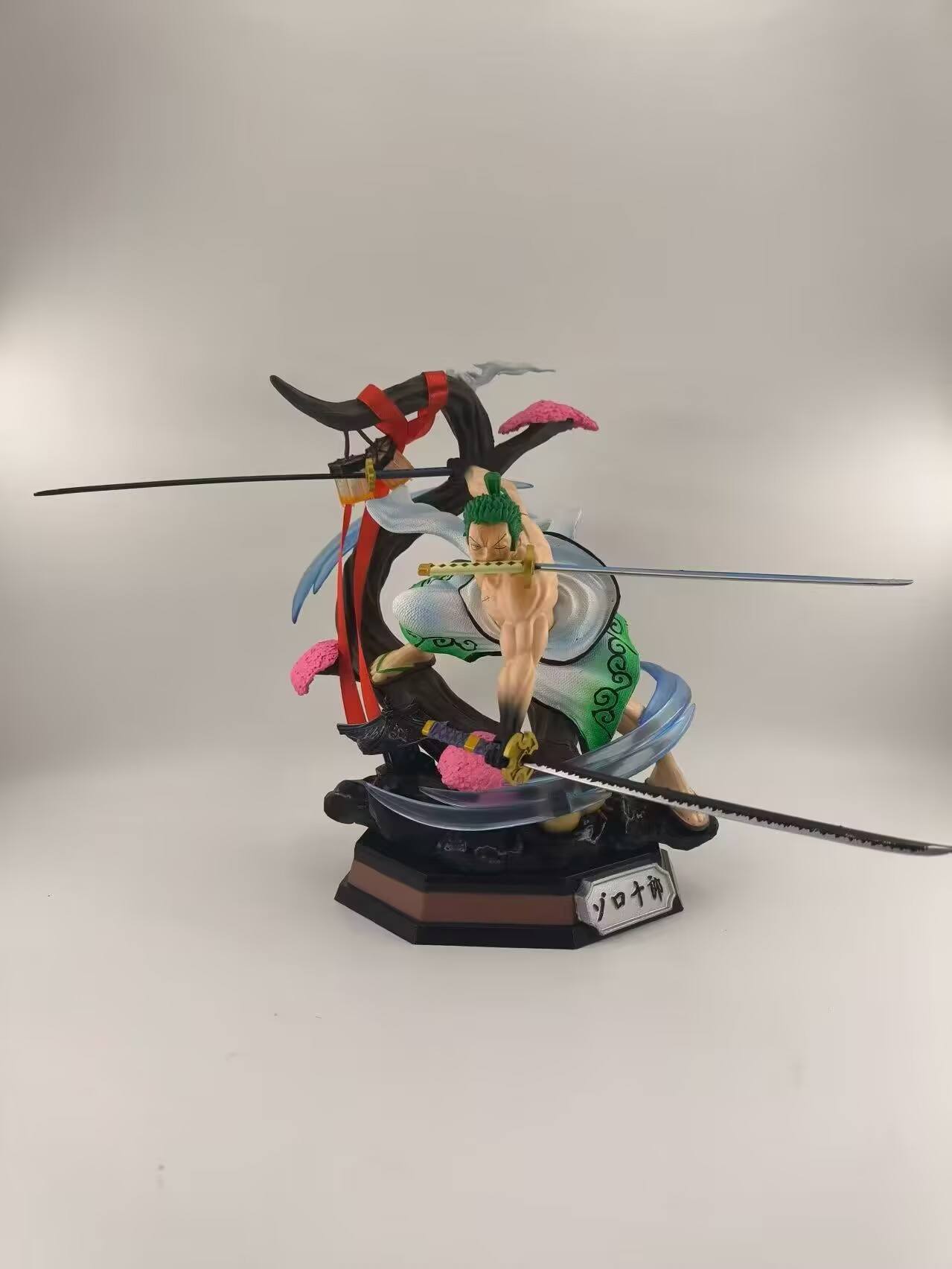 Zoro tigre de petite taille avec fonction lumineuse 25cm heigh