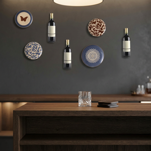 Support mural moderne pour bouteilles de vin avec assiettes décoratives, art métallique pour la décoration intérieure - Product Image 6
