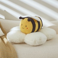 Boneka Lebah Besar, Mainan Hewan Boneka Lembut, Lebah Madu Anime yang Lembut dengan Bantal Bunga