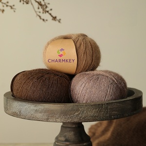 Charmkey En İyi Fiyat Düz Renk %100 Bebek Alpaka İpliği Süslü Saf Alpaka Yünü İpliği Toptan Satış İçin - Product Image 3
