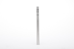 ชุดช้อนส้อมไทเทเนียมดีไซน์หรูสไตล์เกาหลี ผลิตจากวัสดุรักษ์โลก สีเงิน น้ำหนักเบา ใช้ซ้ำได้ พร้อมสลักโลโก้ตามสั่ง เหมาะสำหรับตั้งแคมป์และปิกนิก - Product Image 3