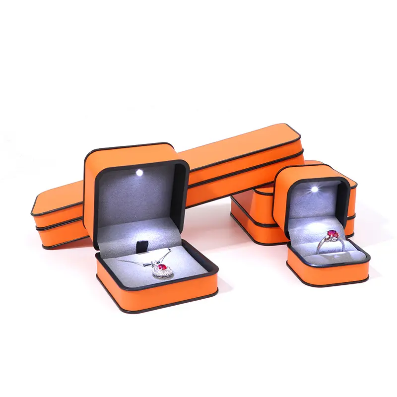 Elegan PU kulit perhiasan gelang liontin kotak hadiah casing dengan lampu LED untuk tampilan perhiasan Hari Valentine Pernikahan
