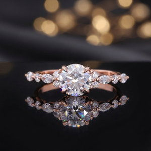 Anillo de compromiso con diamante blanco de corte redondo de 8 mm |   Anillo de Plata Chapado en Oro de 18K con Piedras Cultivadas en Laboratorio |   Joyería nupcial minimalista para mujer - Product Image 1