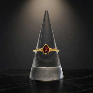 Bague pour femme Bella Jewelry en argent sterling S925 plaqué or 14 carats avec serti à griffes, garnet naturel et perle de Thaïlande - Product Image 3
