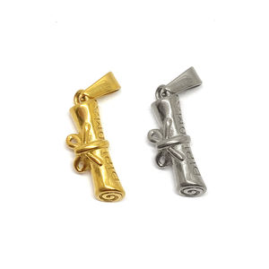 Pendentif délicat en plaqué or 18 carats pour diplôme de fin d'études Collier porte-bonheur en acier inoxydable personnalisé Cadeau de bijoux - Product Image 1