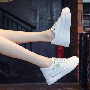 <span class=keywords><strong>Scarpe</strong></span> da donna bianche piccole <span class=keywords><strong>con</strong></span> rialzo <span class=keywords><strong>interno</strong></span>, sneakers sportive casual <span class=keywords><strong>con</strong></span> fondo spesso e design sottile - Product Image 6