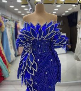 فستان سهرة مخصص بتصميم حورية البحر باللون الأزرق الملكي مع خرز وريش، فساتين حفلات الزفاف بأكمام طويلة، أزياء سهرة - Product Image 3