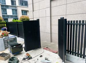 <span class=keywords><strong>Puertas</strong></span> Automáticas Eléctricas <span class=keywords><strong>de</strong></span> Privacidad <span class=keywords><strong>de</strong></span> Aleación <span class=keywords><strong>de</strong></span> Aluminio <span class=keywords><strong>de</strong></span> 6 Pies, Modelo 3D, Puerta Corredera en Voladizo para Patio, Valla <span class=keywords><strong>de</strong></span> Seguridad, Puerta <span class=keywords><strong>de</strong></span> Jardín - Product Image 3