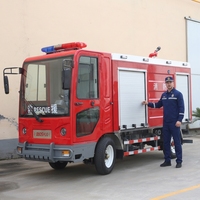 Camion de lutte contre l'incendie BOSHUO New Rescue Foam, système de proportionnement 2000L, moteur 7500W, hauteur de travail 28m, rouge, sécurité incendie